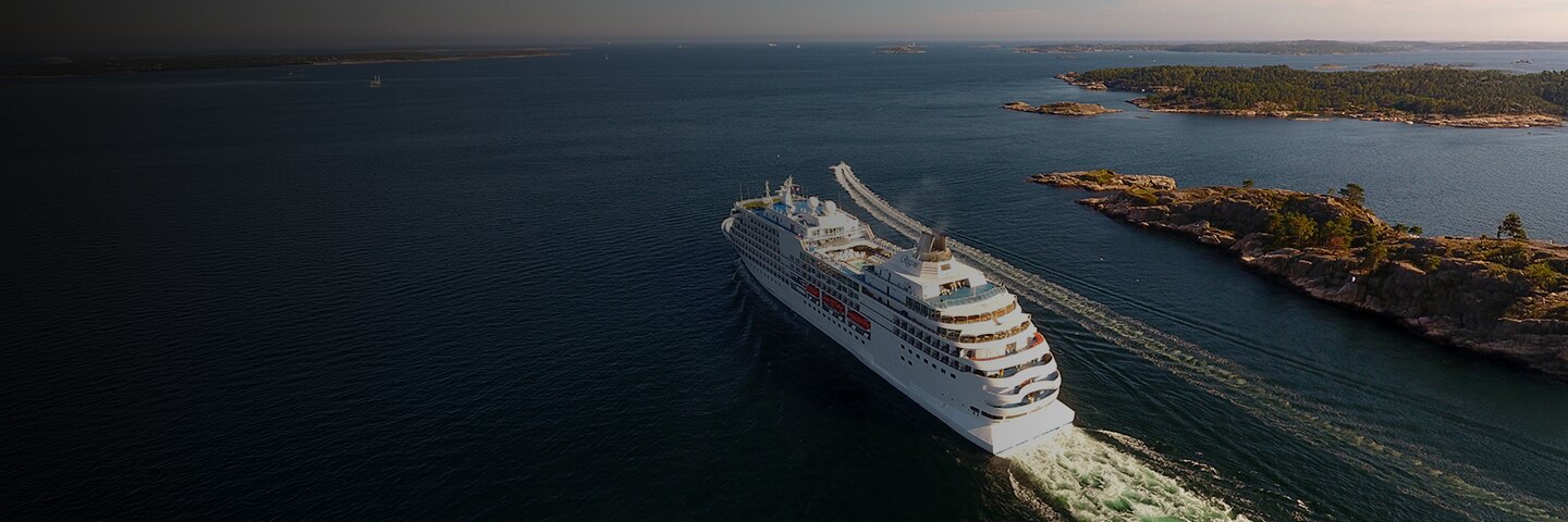 Seven Seas Navigator sailing at sea