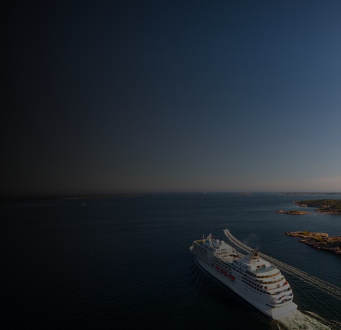 Seven Seas Navigator sailing at sea