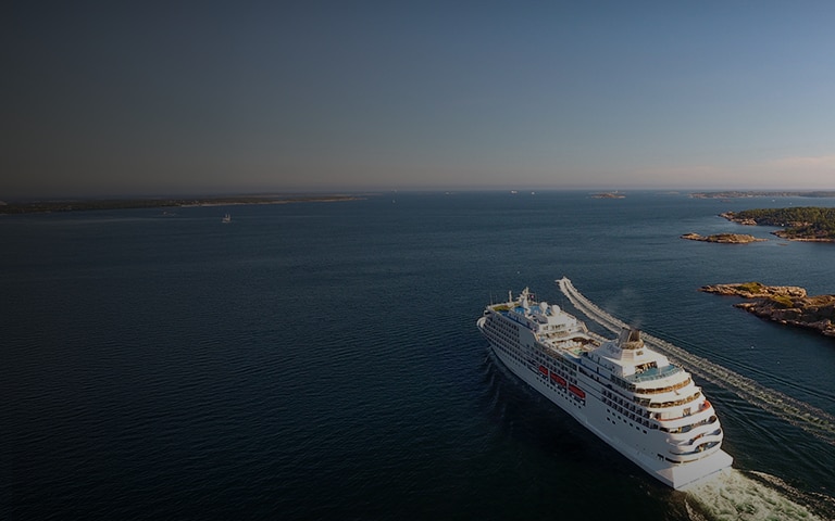 Seven Seas Navigator sailing at sea