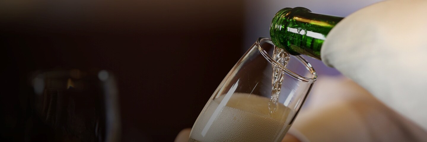 Hand model holding a glass of sparkling wine