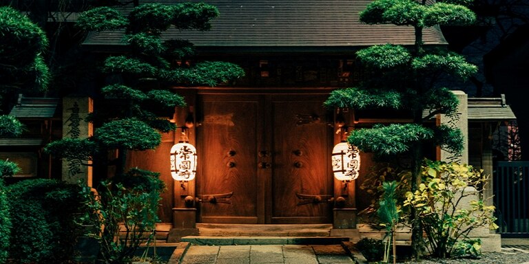 TIMELESS TRADITIONS AND SKYLINES